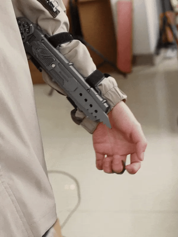 Hidden Blade Cosplay Prop – 1:1 Scale Hidden Weapon Replica