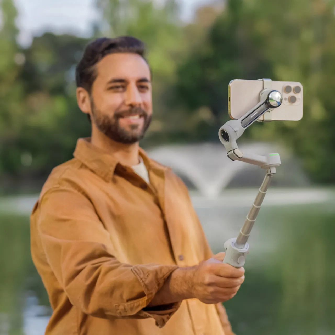 All-in-One Gimbal for Mobile Filming – Lightweight, Foldable, and Easy to Carry