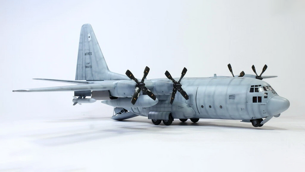 US Air Force AC-130H Spectre – 1:72 Professional Model
